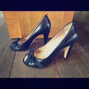 Marc Jacobs Blk Peeptoe Pumps w bow. Sz 39.5; 9